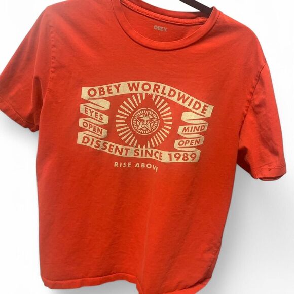 Obey Men's Red graphicTee Y2K Skater Vibes Logo Size Large - Picture 1 of 4